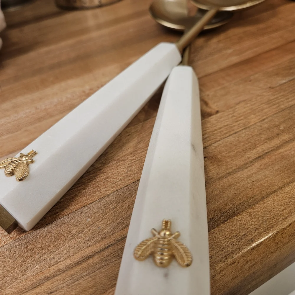 GORGEOUS Williams Sonoma Bee Serving Lot